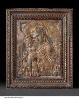 Maria mit Kind in einer Nische / Virgin and Child in a Niche