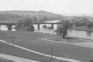 Aschaffenburg: Mainschleife mit Brücke, von der Schlossterrasse