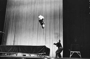 Wintergarten: Cordon & Lester; Trampolinakt