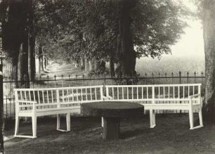 Gartenmöbel : Schloss Gaußig, Gartenmöbel im Schlosspark