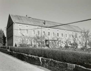 Pirna-Liebethal. Dreiseithof, Nr. 14 : Pirna-Liebethal (Kreis Sächsische Schweiz). Dreiseithof, Nr. 14. Wohnstallhaus. Straßenansicht (Giebelseite)