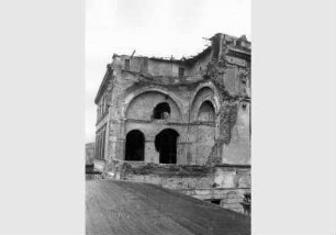Blick auf den zerstörten Übergang vom Neuen Museum zum Alten Museum