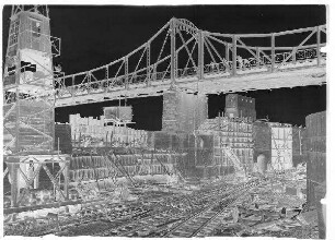 Staustufe Himmelstadt. Baumaßnahmen in der Nähe der Mainbrücke von Himmelstadt.