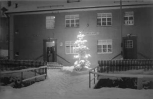 Gemeindeamt in Festbeleuchtung