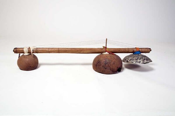 Music stick with several resonating calabashes