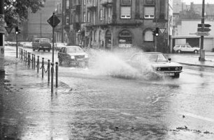 Gewitter mit Hagelschlag und Überschwemmungen