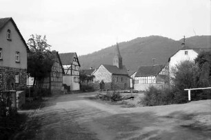 Staffel: Dorf, Straße und Kirche