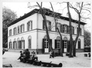 Villa Passavant-Andreae mit Garten und Brunnen; Frankfurt, Ginnheimer Straße 9