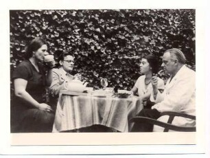 Epossina, Felix Klee, Ruth Lotmar, Paul Klee im Garten Heinrichstraße 36; Düsseldorf im Sommer 1933