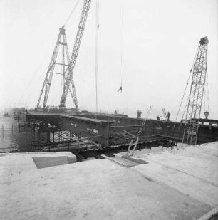 Bau der neuen Rheinbrücke Maxau.
