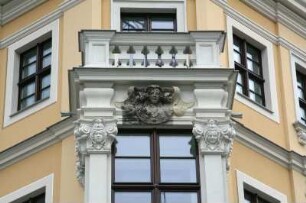 Dresden-Altstsadt, Rampische Straße. Balkon und Fensterbekrönung