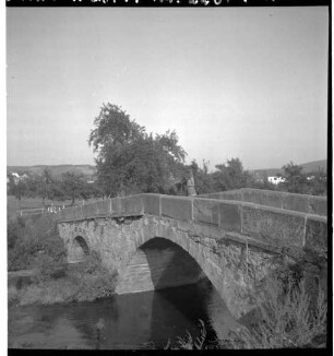 Hochhausen - Blick vom Kahlberg bei Gamburg ins Taubertal mit Werbach und Hochhausen - Tauberbrücke