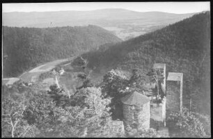 Hassenstein. Ruine, Blick nach Brunnersdorf