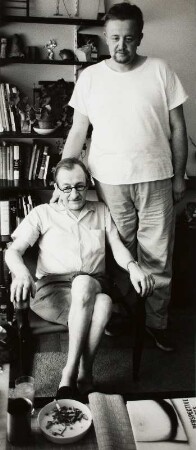 Der Grafikdesigner, Fotograf und Art Director Alexey Brodovitch und sein Sohn Nicki in seiner Wohnung