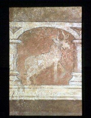 Stier zwischen zwei Säulen