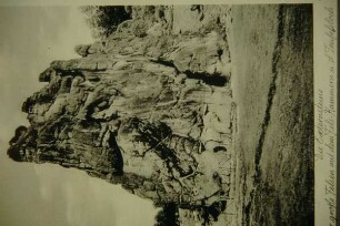 Repro, s/w, Externsteine, Teutoburger Wald, Der große Felsen mit den Fels-Kammern und dem Teufels-Loch