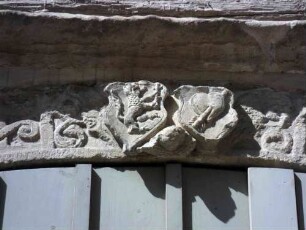 Stadtansicht - Wimpelinhof-mittleres Gebäude-Haupttor-Wappensteine im Sturz