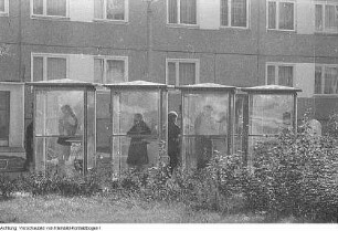 Dresden. Neubaugebiet Leuben. Die Handelsorganisation (HO)-Kaufhalle; Besprechung von Bau-Verantwortlichen in Leuben, 1967