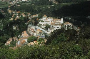 Sintra. Blick über die Altstadt mit dem Palácio Nacional