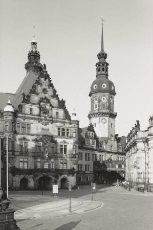 Georgentor und Hausmannsturm : Dresden, Blick von der Brühlschen Terrasse nach Südwesten über den Schloßplatz auf das Residenzschloss mit Georgenbau und Hausmannsturm