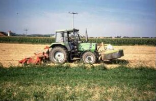 Fotografie: Stoppelbearbeitung, Bodenbearbeitung, Trommelmähwerk, Zinkenrotor