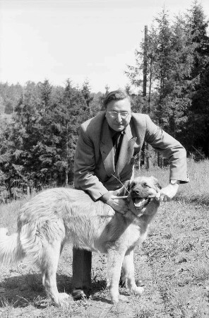 Leonberg: [Gerhart Herrmann] Mostar und sein Leonberger Hund