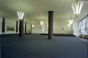 Dresden-Klotzsche, Flughafenstraße. Flughafen Dresden. Gebäude 219. Speisesaal. Innenansicht