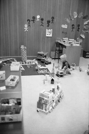 Ausstellung von Kinderarbeiten der drei Rüppurrer Kindergärten im neuen interkonfessionellen Kindergarten in der Bergwaldsiedlung