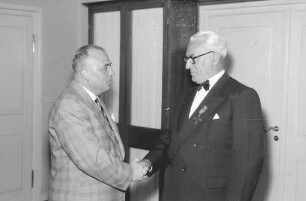 Feiburg: Oberpostdirektion; Staatssekretär Dr. Steinmetz, Bonn; Verdienstkreuz mit Herrn Vogel