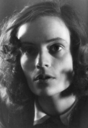 Hamburg. Thalia Theater. Portrait der Schauspielerin Gisela Mattishent (1919-1980), aufgenommen während einer Aufführung der Tragödie "Antigone"im Jahr 1947
