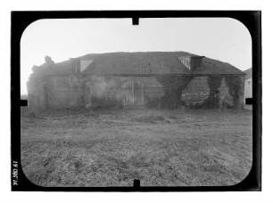 Plattenburg. Burganlage (Erwähnung 1319). Wirtschaftsgebäude. Eingangsseite