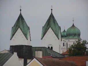 Passau - Domtürme : Die Türme des Domes St. Stephan. Aufgenommen am 11. Juni 2011 in Passau