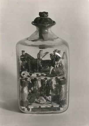 Glasflasche mit Bergleuten
