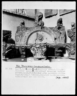 Türsturz mit Rankenwerk