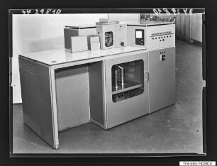 Prüfautomat für Thyristoren, Gesamtansicht Vorderseite, Foto 1974