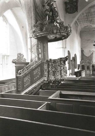 Kanzel : Kanzel. Holz, geschnitzt, gefaßt, bemalt (1743; M. Becker). Gingst (Kreis Rügen), Dorfkirche