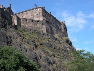 Königsschloss : Schloß Edinburgh auf einem Berg im Stadtzentrum, aufgenommen im Juni 2005. Foto Uwe Gerig