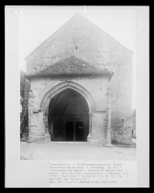 Cluniazenserpriorat Saint- Pierre-et-Saint-Paul — Stiftskirche Saints Pierre-et-Paul — Vorhalle
