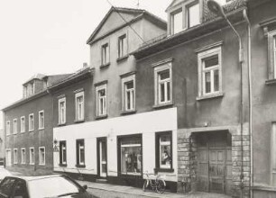 Radeburg, Wohnhaus : Radeburg. Wohnhaus mit Laden. August-Bebel-Straße 11. Straßenansicht