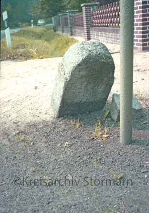 Wiemerskamp: Grenzstein [Nr. 1] zwischen Gut Wulksfelde und Gut Tangstedt: Seite Wulksfelde