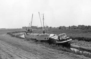 Gestrandete Schiffe bei Tideniedrigwasser der Krückau