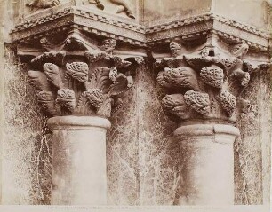 Zwei Kapitelle neben dem Haupteingang, 12. Jahrhundert, Basilika San Marco, Venedig