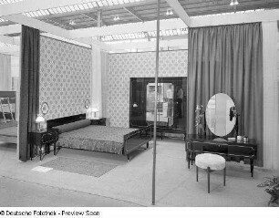 Schlafzimmer : Ausstellungskoje mit Schlafzimmer aus Großschönau