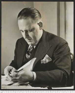 Porträtaufnahme John Gunther