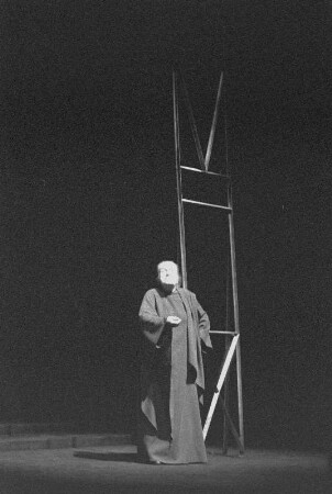 Szenenbilder aus "Die Frauen von Trachis" von E. Pound frei nach Sophokles, Übersetzung E. Hesse, Regie H. Lietzau, Schiller-Theater Berlin, 1959