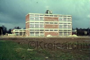 Emil-von-Behring-Gymnasium: Sieker Landstraße: III. Bauabschnitt: vor Fertigstellung