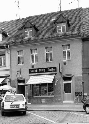 Großenhain, Frauenmarkt 19. Wohnhaus mit Laden (um 1800). Straßenansicht