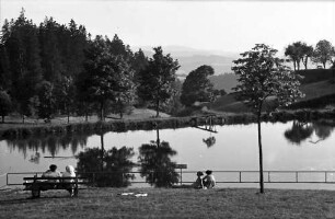 St. Märgen: Strandbad; Vordergrund Wiese