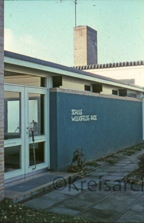 Volksschule [Rade]: Rader Weg: Neubau: Eingang