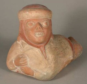 Liegende anthropomorphe Figur: Krankendarstellung mit amputierten Füßen